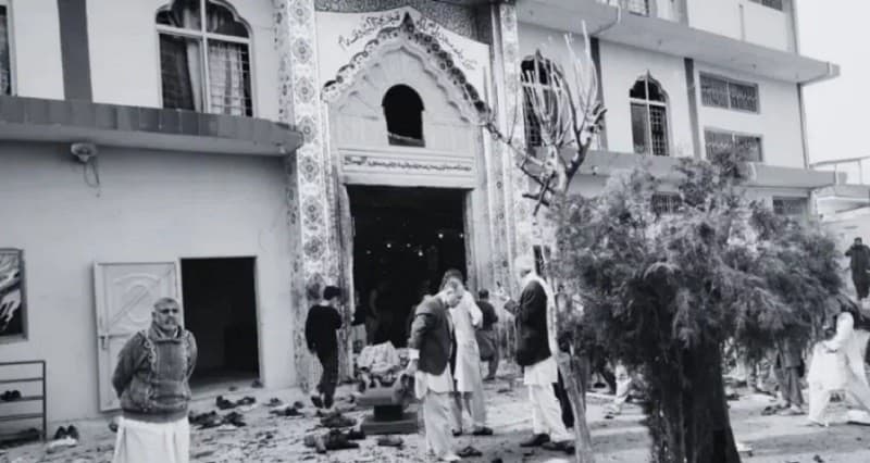 পাকিস্তানে জুমার নামাজে মসজিদে বোমা বিস্ফোরণ, নিহত ১৫